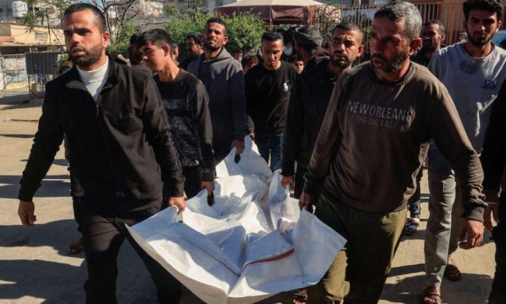 غزة: استشهاد 3 في قصف بطائرة مسيرة على مدينة خان يونس بينما تستعد حماس لنقل الحكم إلى لجنة جديدة