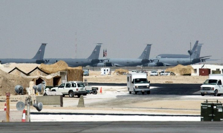 أفراد يتلقون نصائح بمغادرة قاعدة العديد في قطر بحلول مساء اليوم