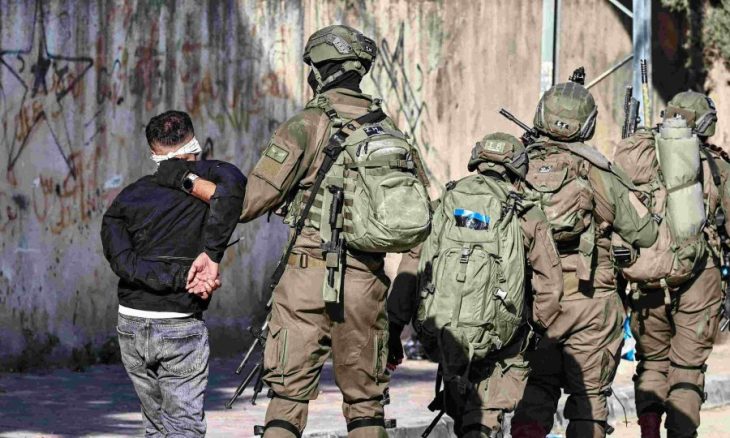 جيش الاحتلال يعتقل 80 فلسطينيا بينهم سيدة وطفلان في الضفة الغربية