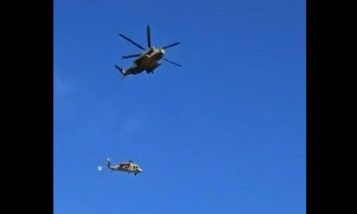 سقوط مروحية إسرائيلية أثناء محاولة نقلها جوا- (شاهد)