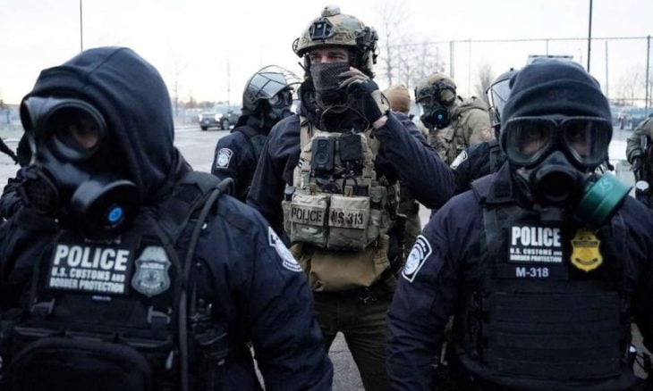 أمريكا: وزارة العدل تحقق فيما إذا كان حاكم مينيسوتا وعمدة مينيابوليس عرقلا تنفيذ قوانين الهجرة