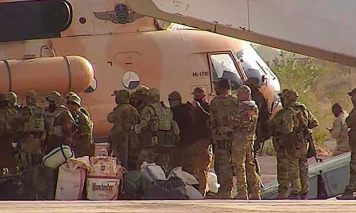 وصول سفينة روسية إلى طبرق يفتح باب الأسئلة حول إعادة تموضع موسكو العسكري في ليبيا