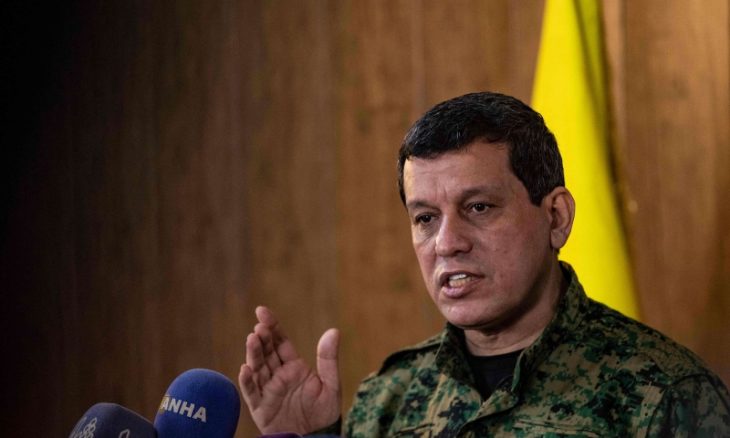 ميدل إيست آي: باراك انتقد محاولات عبدي جر إسرائيل للحرب في سوريا وأمريكا تخلت في شهر عن مشروع رعته عقدا