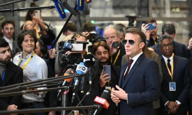 ماكرون يشير إلى أن الضغط الأوروبي أجبر ترامب على التراجع عن السيطرة على غرينلاند