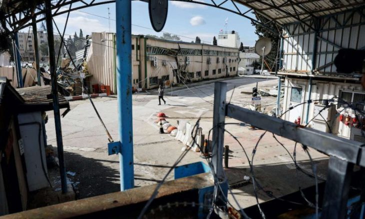 الأونروا تقول إن حريقا أضرم في مقرها بالقدس الشرقية المحتلة بعد تعرّضه للهدم