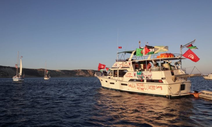 أسطول الصمود العالمي يُعدّ لقافلتين برية وبحرية لكسر الحصار على غزة