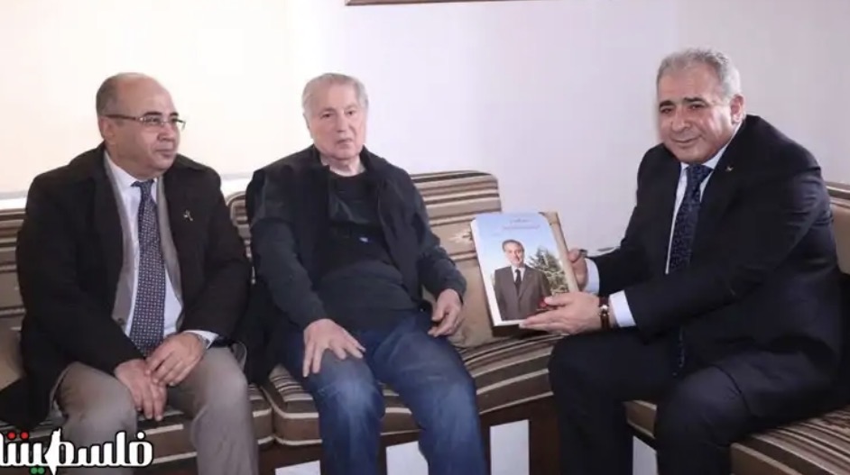 السفير الفلسطيني في لبنان  يزور الرئيس امين الجميل