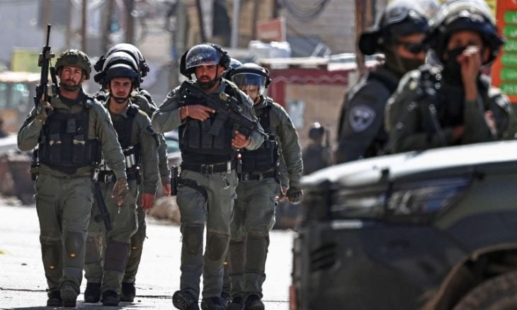 لليوم الثاني.. الجيش الإسرائيلي يفرض حصارا شاملا على بلدة حزما شرقي القدس