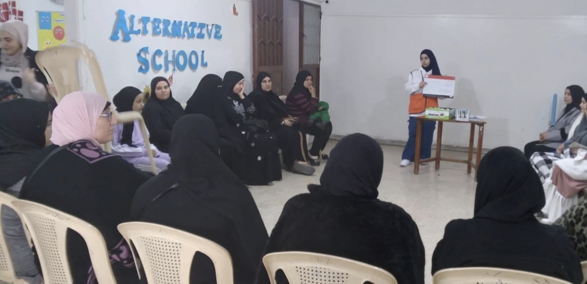 جمعية الهلال الأحمر الفلسطيني في لبنان تواصل حملات التوعية الصحية لتعزيز أهمية التطعيم في المخيمات والتجمعات الفلسطينية