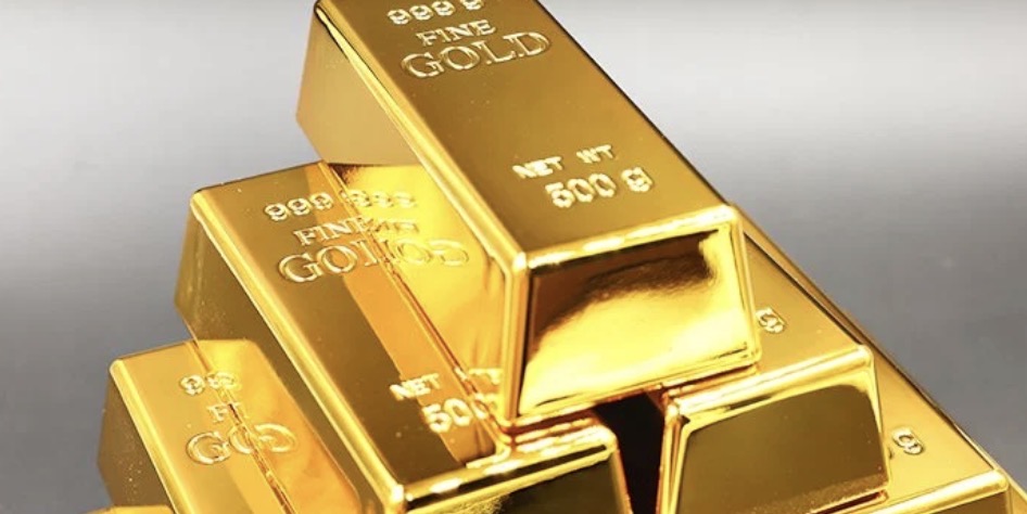 حين يرتجف الدولار ويشتعل الإقليم… الذهب يكتب أرقامه القياسية!