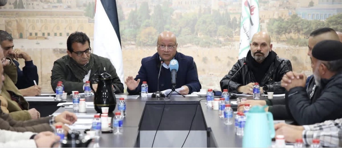 أبو هولي يناقش مع اللجان الشعبية للمخيمات أزمة الأونروا وتداعيات قراراتها الأخيرة