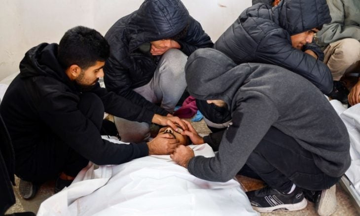 غارات دامية توقع شهداء ومصابين في غزة.. والصحة: أرحام الأمهات لم تعد مكانا آمنا للحياة