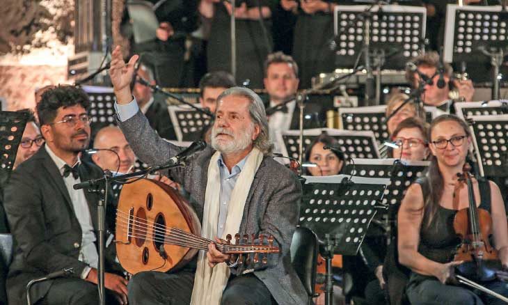 الفنان مارسيل خليفة يستذكر نشيد «الجسر» في حلم ليلة أيلولية… وكيف تضامن مع الجنوب؟