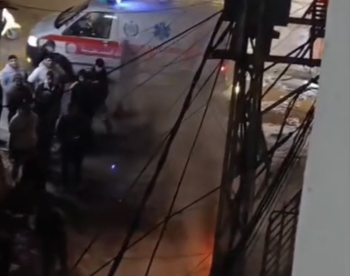 أفواج الإطفاء الفلسطينية تُخمد حريقاً داخل محطة كهرباء في مخيم نهر البارد