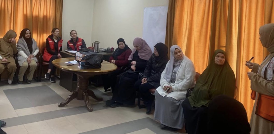 وفد من الصليب الأحمر السويدي يزور مخيم نهر البارد ويطّلع على نشاطات الصحة المجتمعية