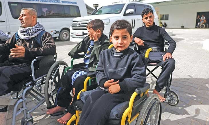 القليل من مرضى غزة عبروا من رفح … وآلاف ينتظرون