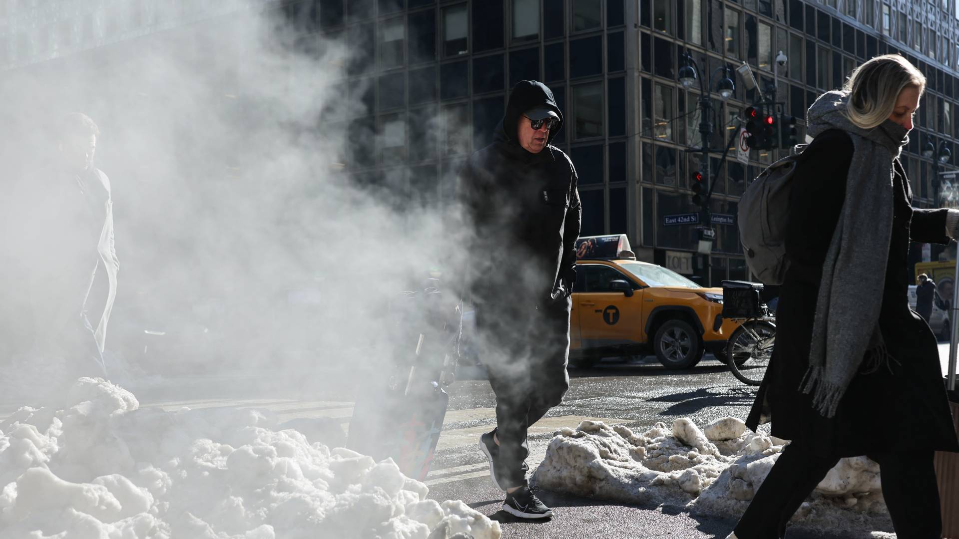 نيويورك تسجل 13 وفاة بسبب الصقيع وتفعل إجراءات طوارئ لحماية السكان