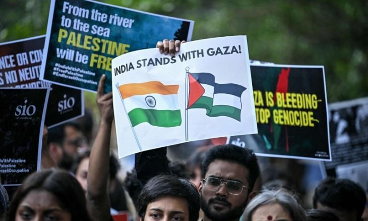 الهند ترحّل سائحين بريطانيين بسبب ملصقات “فلسطين حرة” في مدينة يرتادها سياح إسرائيليون