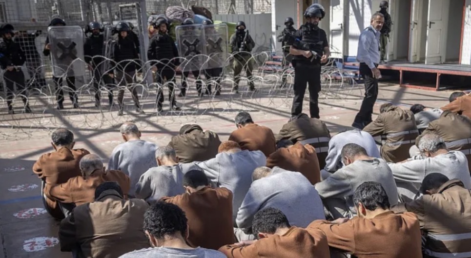 بالأسماء.. الاحتلال يفرج عن خمسة أسرى من غزة