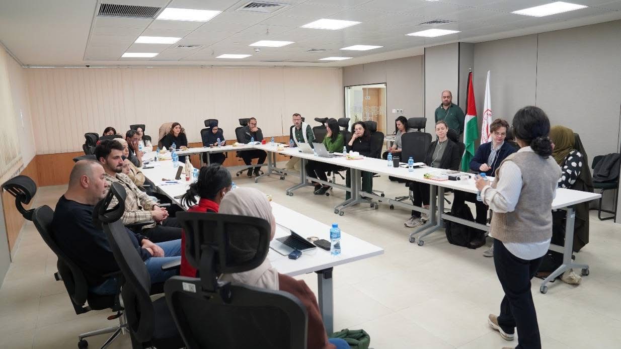 الهلال الأحمر الفلسطيني يختتم ورشة تدريبية حول الدبلوماسية الإنسانية