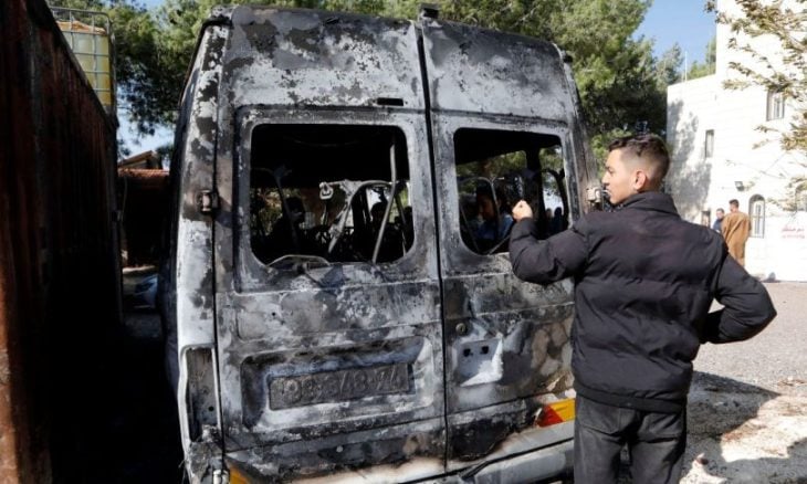 إصابة 25 فلسطينيا بهجوم مستوطنين على قرية تلفيت