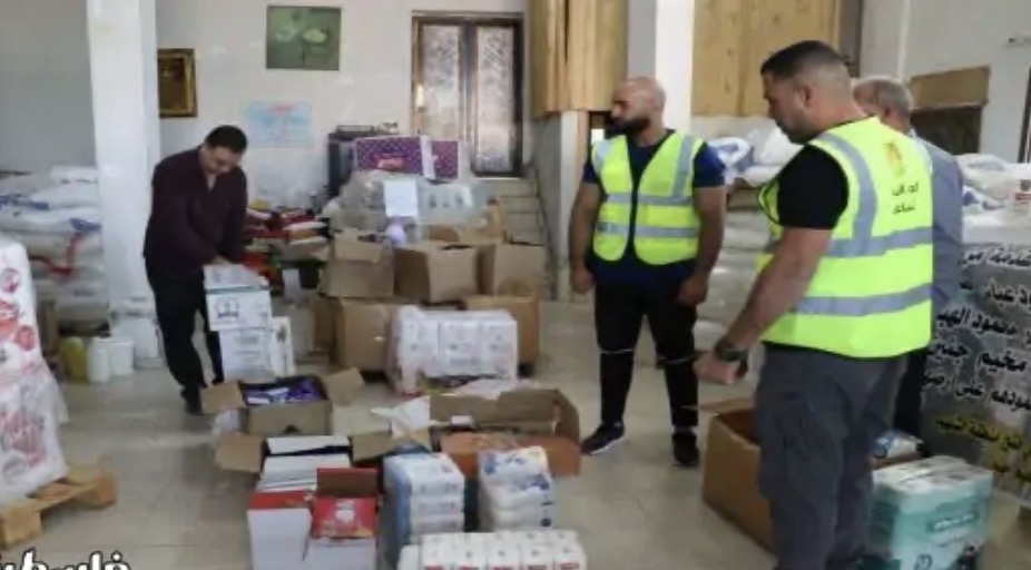 اللجنة الرئاسية للمساعدات تقدم طرودا غذائية للأسر المحتاجة في قطاع غزة