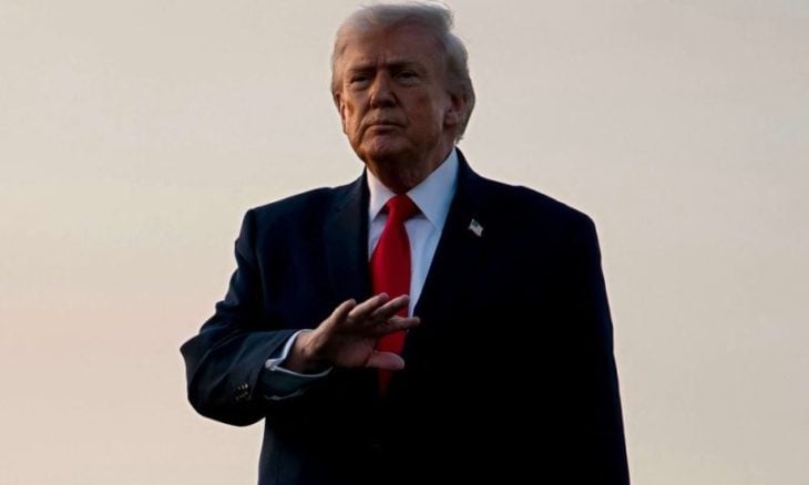 نيوزويك: ما يبدو كتصرفات جنونية لترامب هو إستراتيجية مدروسة تهدف لتحقيق مكاسب شخصية