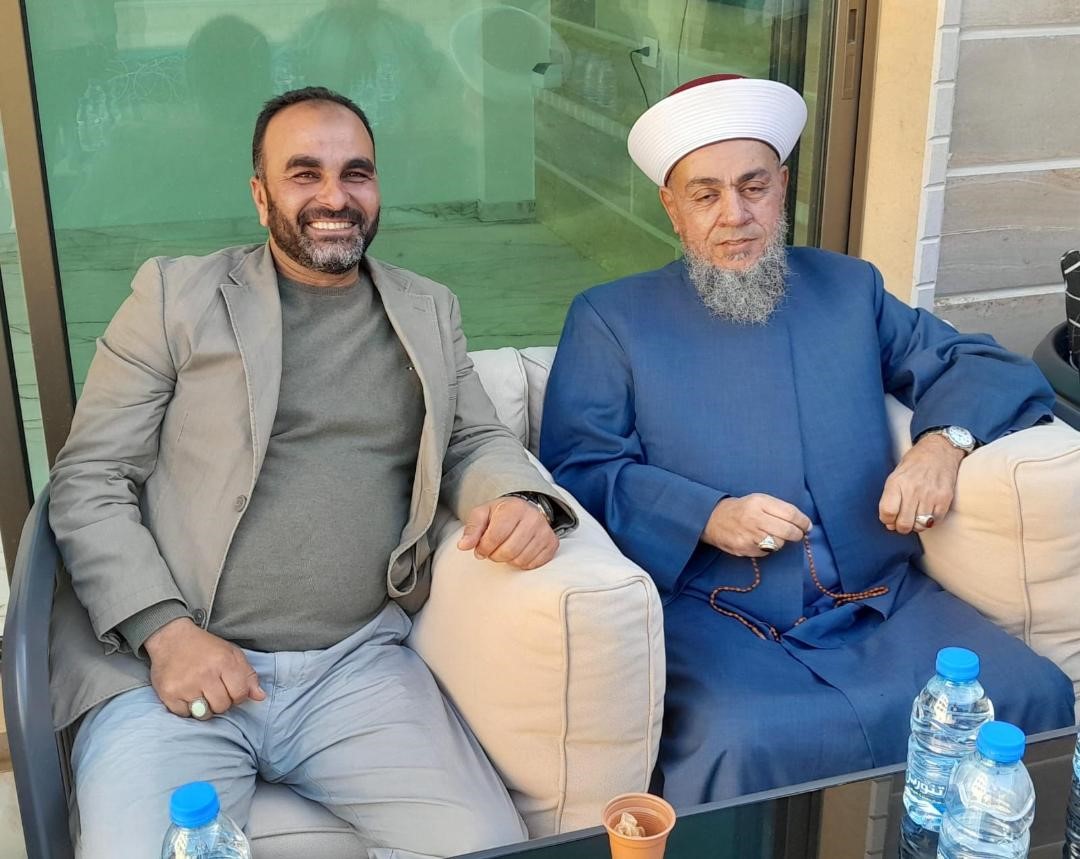 وليمة غداء في منزل المحسن الكريم الحاج عبد الحكيم عزام (أبو إبراهيم)، وذلك احتفاءً بافتتاح مسجد ومجمّع الجليل