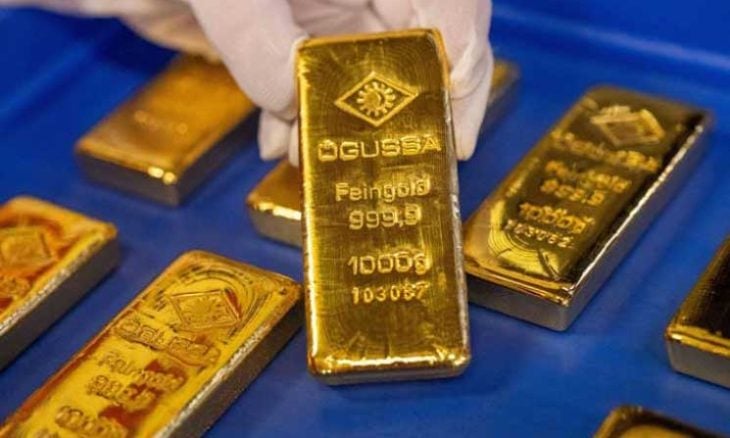 أسعار الذهب تتراجع مع ارتفاع الدولار الأمريكي