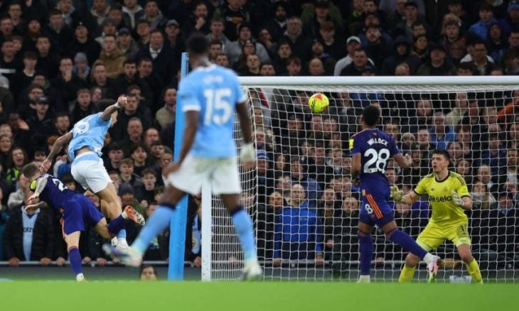 مانشستر سيتي يقهر نيوكاسل بثنائية أورايلي ويشدد الخناق على أرسنال في صدارة الدوري الإنكليزي