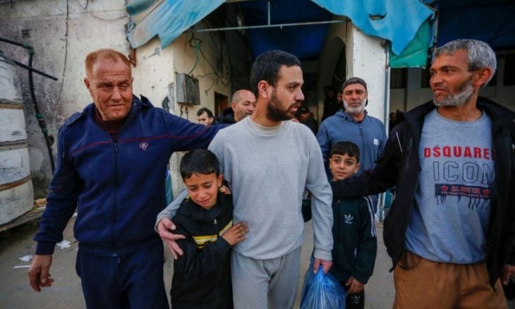 الاحتلال يفرج عن 8 أسرى من غزة اعتقلهم خلال حرب الإبادة- (صور)