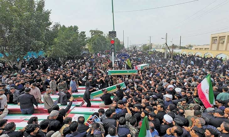 ترامب يلمّح لحرب طويلة… وضربة إسرائيلية لإجهاض انتخاب «مرشد» إيراني