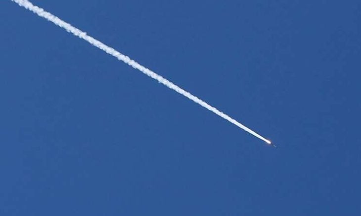 إيران تطلق دفعة صواريخ جديدة نحو إسرائيل وانفجارات في تل أبيب