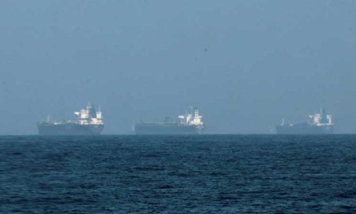 إيران تعلن إطلاق هجمات مكثفة بالمسيرات على القوات الأمريكية وتتوعد السفن المرافقة لها في مضيق هرمز