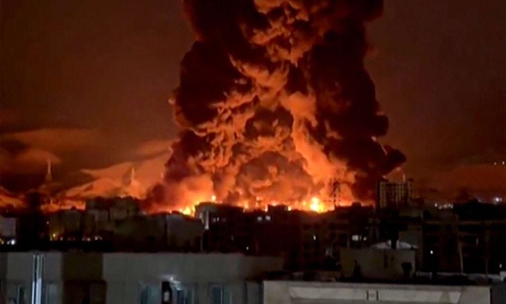 تحذيرات في إسرائيل من الرهان على قوة السلاح فقط ومن حرب استنزاف مع إيران