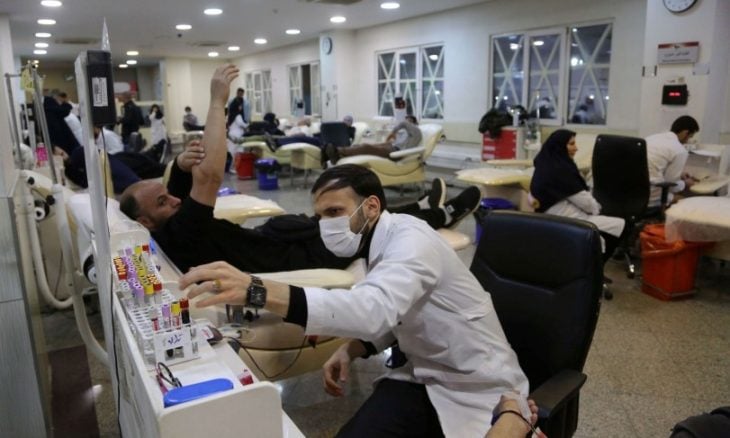 إقبال واسع على التبرع بالدم في طهران لدعم المصابين- (صور)