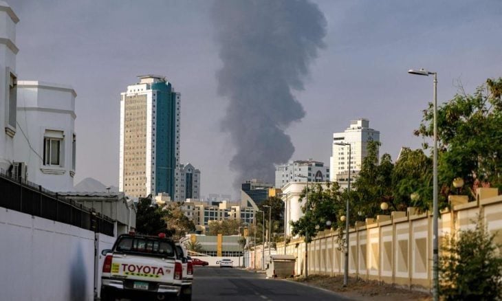 الإمارات تعلن التعامل مع رشقة من الصواريخ الباليستية القادمة من إيران