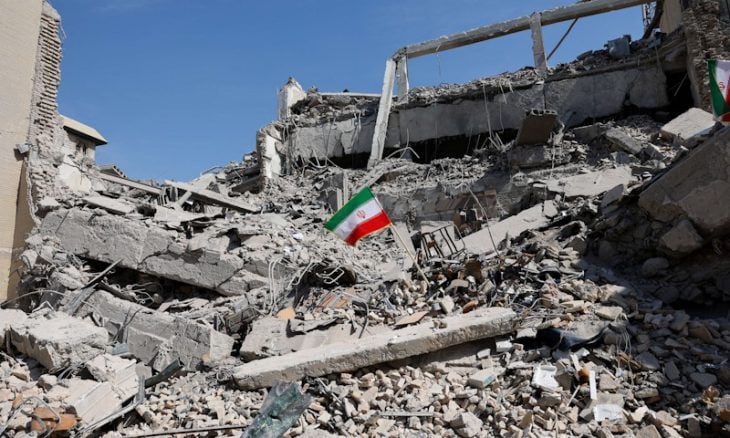 الغارديان: خطة الحرب الأمريكية- الإسرائيلية فشلت وإيران ليست الضاحية أو غزة لتطبق عليها عقيدة الدمار الشامل