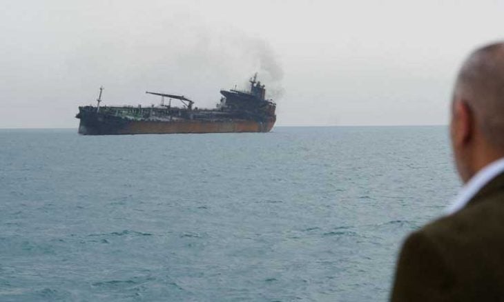 إيران تعلن استهداف ناقلة نفط أمريكية في مضيق هرمز- (صور وفيديو)