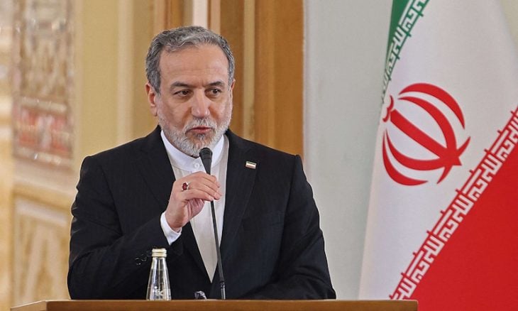 وزير الخارجية الإيراني يرجح أن تستمر أسعار النفط في الارتفاع