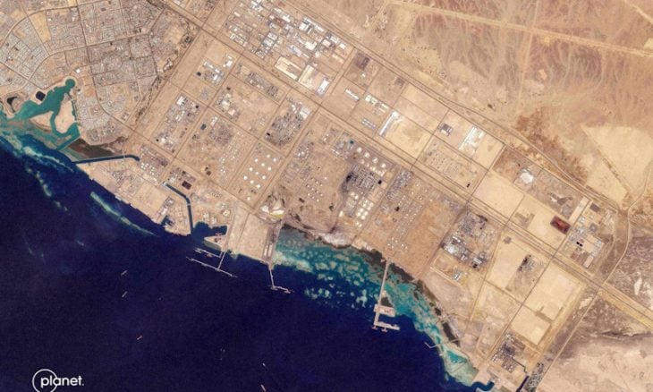 ميناء ينبع السعودي يوقف عمليات تحميل النفط بعد استهدافه بطائرة مسيرة