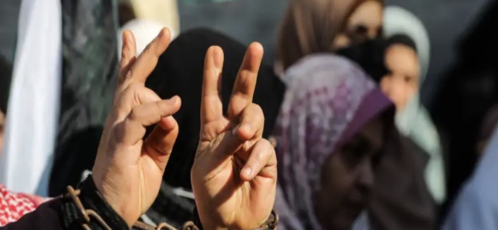 نادي الأسير: 39 أما يواصل الاحتلال الإسرائيلي اعتقالهنّ في سجونه