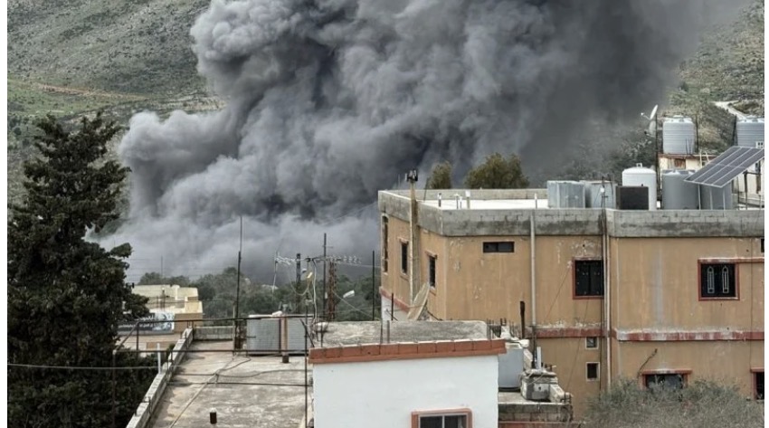 بعد الإنذار الإسرائيلي… الطيران الحربي يستهدف جسر الدلافة (فيديو)