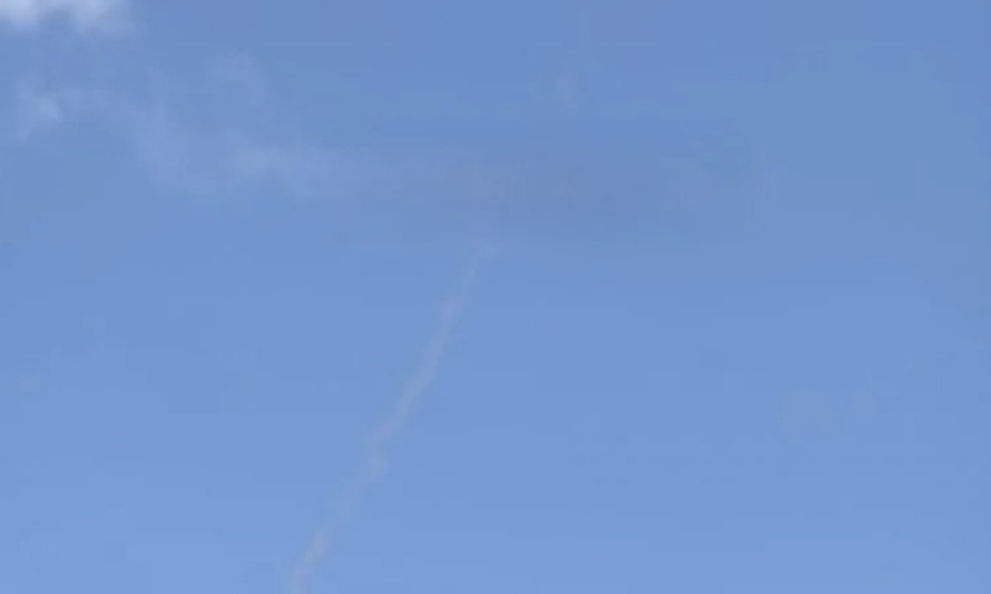 للمرة الأولى… حزب الله يتصدّى لطائرة حربية فوق بيروت