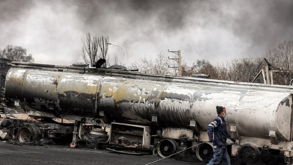 الخبير الذي تنبأ بالرد الإيراني وأصاب… يرسم مشهدًا سوداويًا للحرب