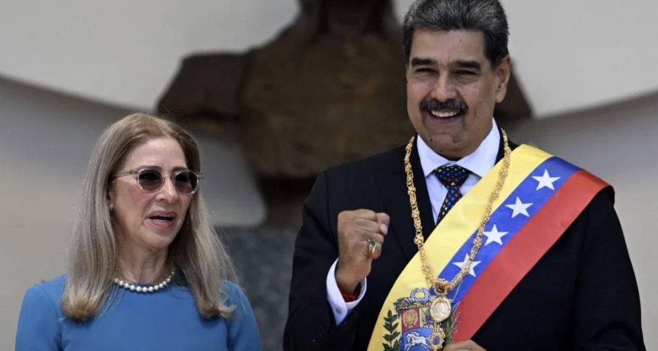 من خلف القضبان… مادورو وزوجته يكسران الصمت بأول رسالة