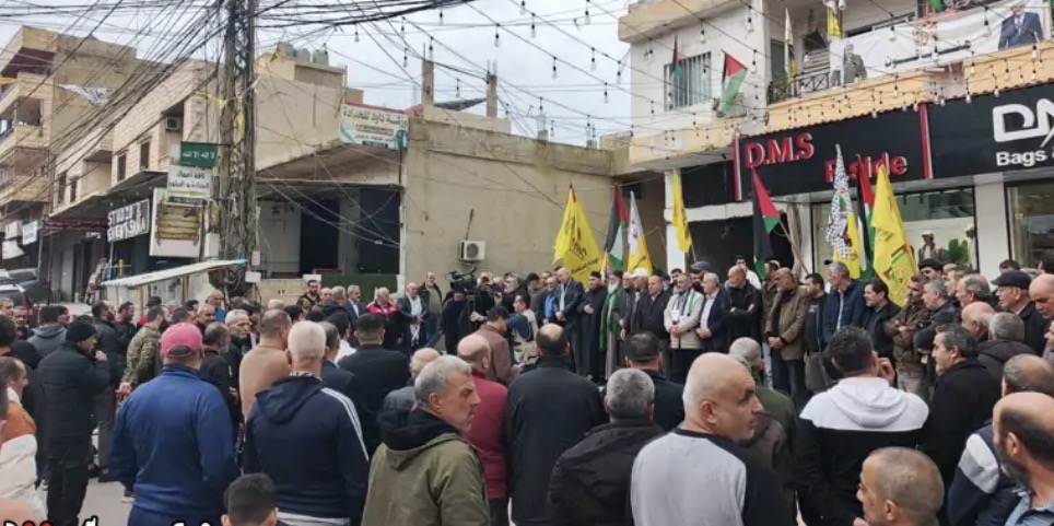 فتح" تنظم وقفة في نهر البارد إحياءً ليوم الأرض ورفضًا لقانون الأسرى الإسرائيلي