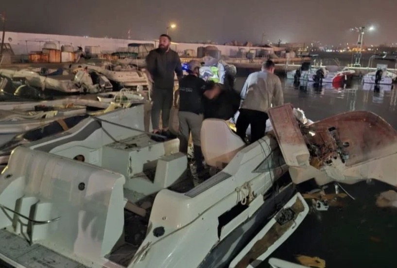 صور تحت النار… القصف يصل إلى الميناء واستهداف مباشر لمركب