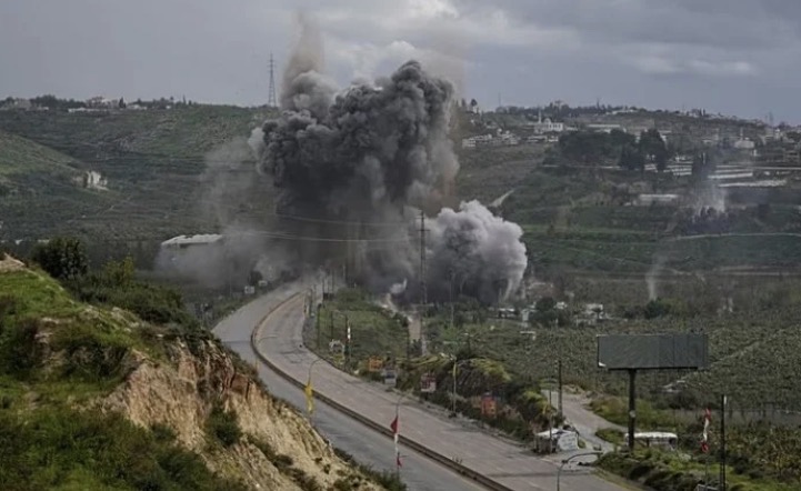 رسمياً... فصل صور وقضائها عن صيدا بعد قصف جسر القاسمية (فيديو)