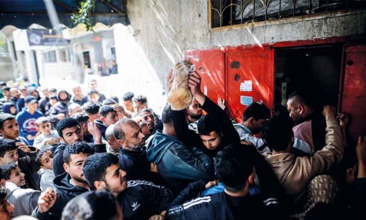 غزة على حافة الجوع: أزمة الخبز تتفاقم والمجاعة تطرق الأبواب